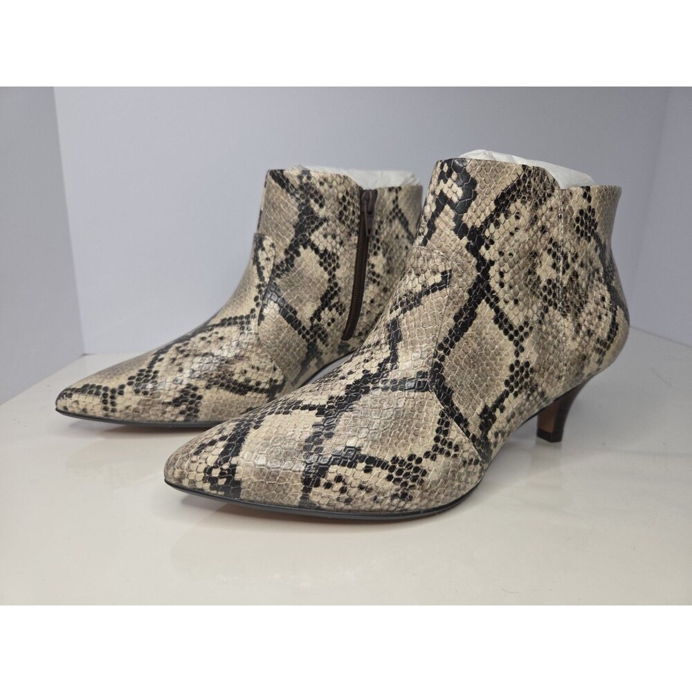 Clarks Comfort Collection Heeled Ankle Bootie Judith Taupe Snakeskin 6.5 M NWOB